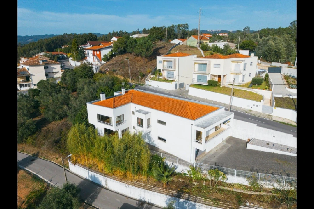 Moradia T4 para Venda em Sé Nova, Santa Cruz, Almedina e São Bartolomeu Foto 1