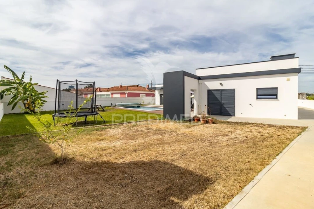 Moradia T4 para Venda em Fernao Ferro Foto 20
