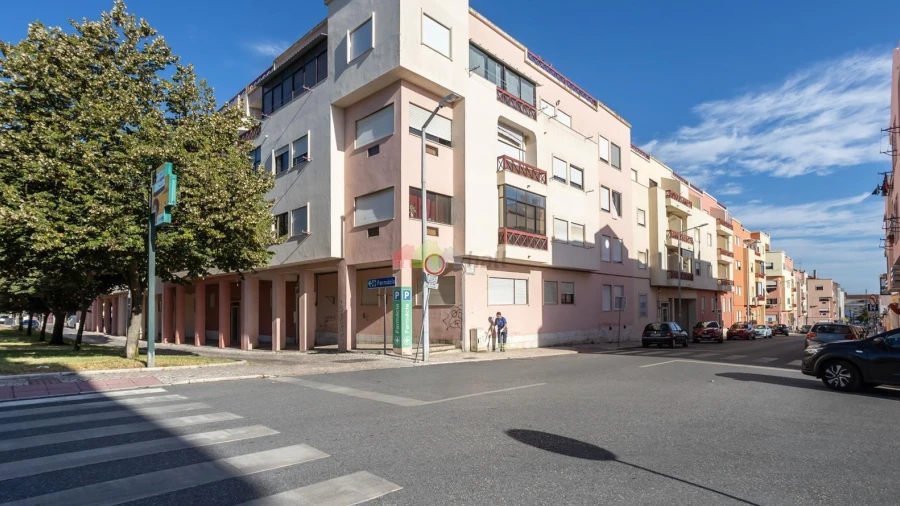 Apartamento T2 para Venda em Baixa da Banheira e Vale da Amoreira