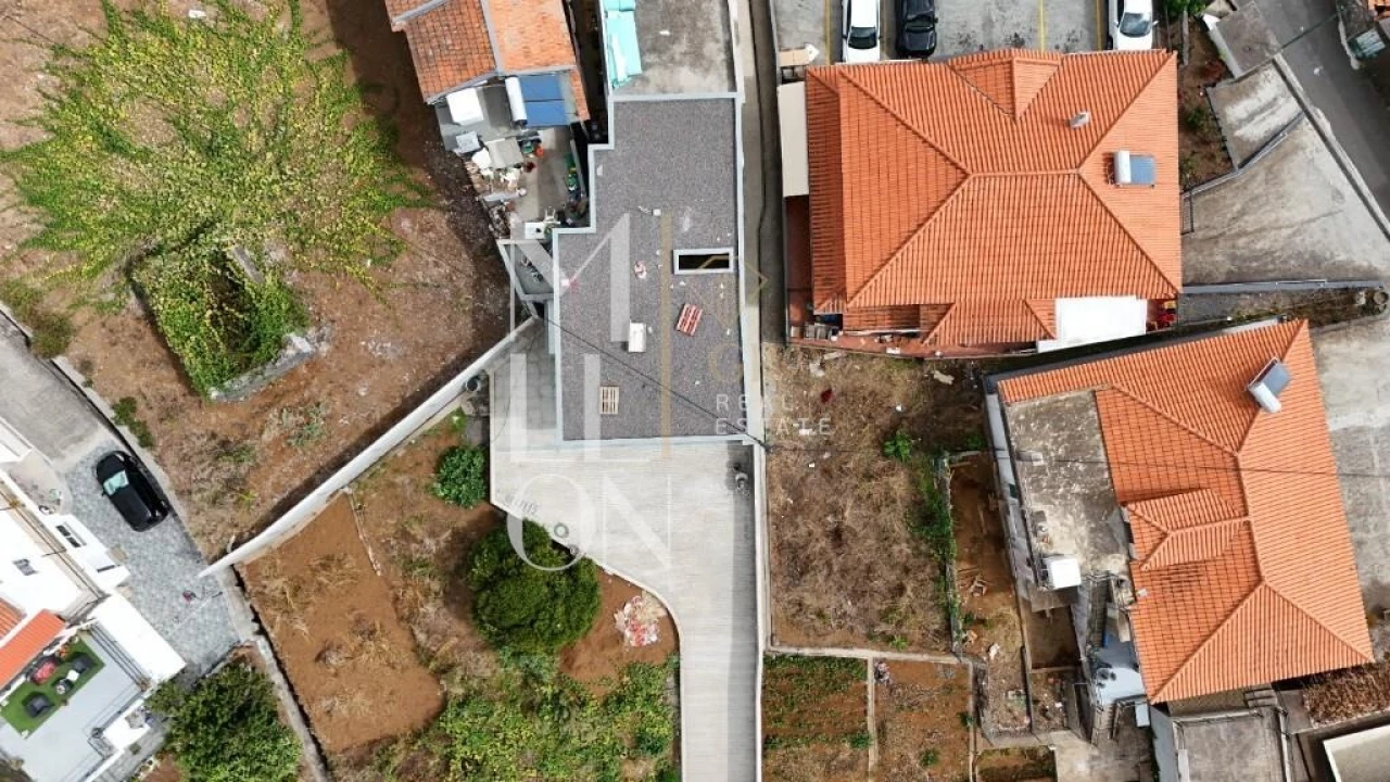 Moradia T3 para Venda em Arco da Calheta Foto 10