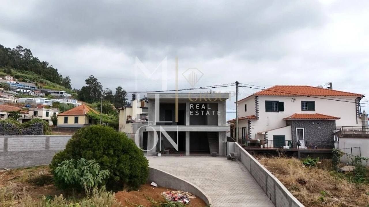 Moradia T3 para Venda em Arco da Calheta Foto 19