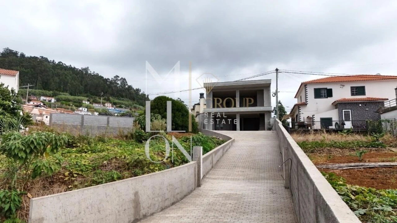 Moradia T3 para Venda em Arco da Calheta Foto 21