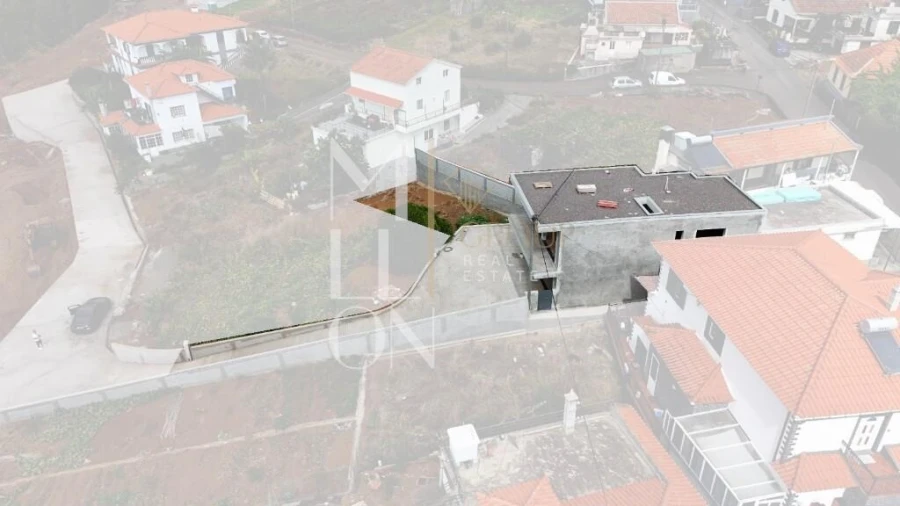 Moradia T3 para Venda em Arco da Calheta Foto 12