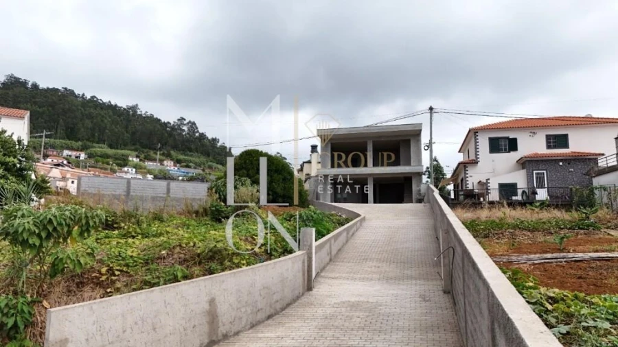 Moradia T3 para Venda em Arco da Calheta Foto 21