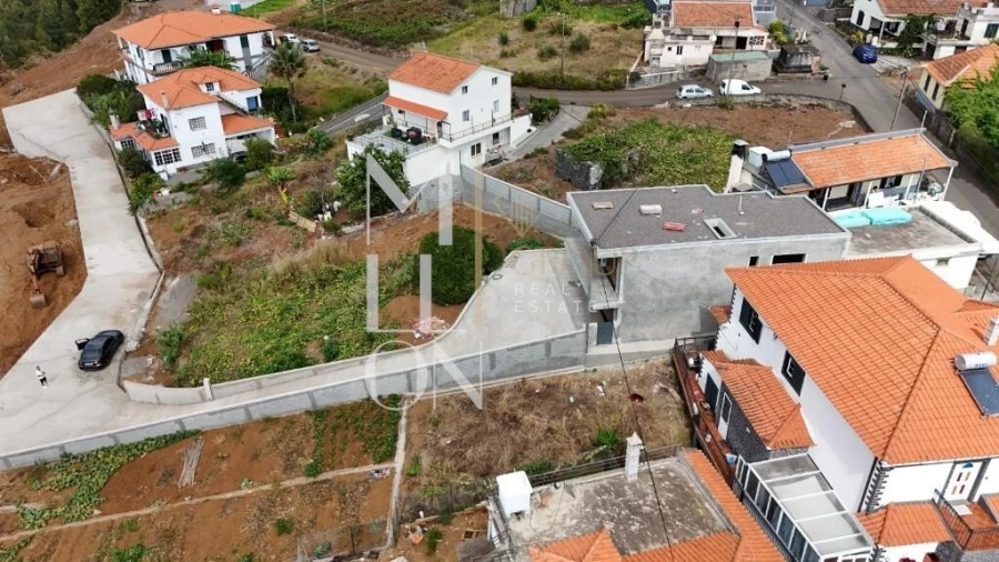 Moradia T3 para Venda em Arco da Calheta Foto 11