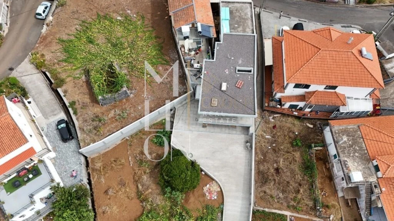 Moradia T3 para Venda em Arco da Calheta Foto 4