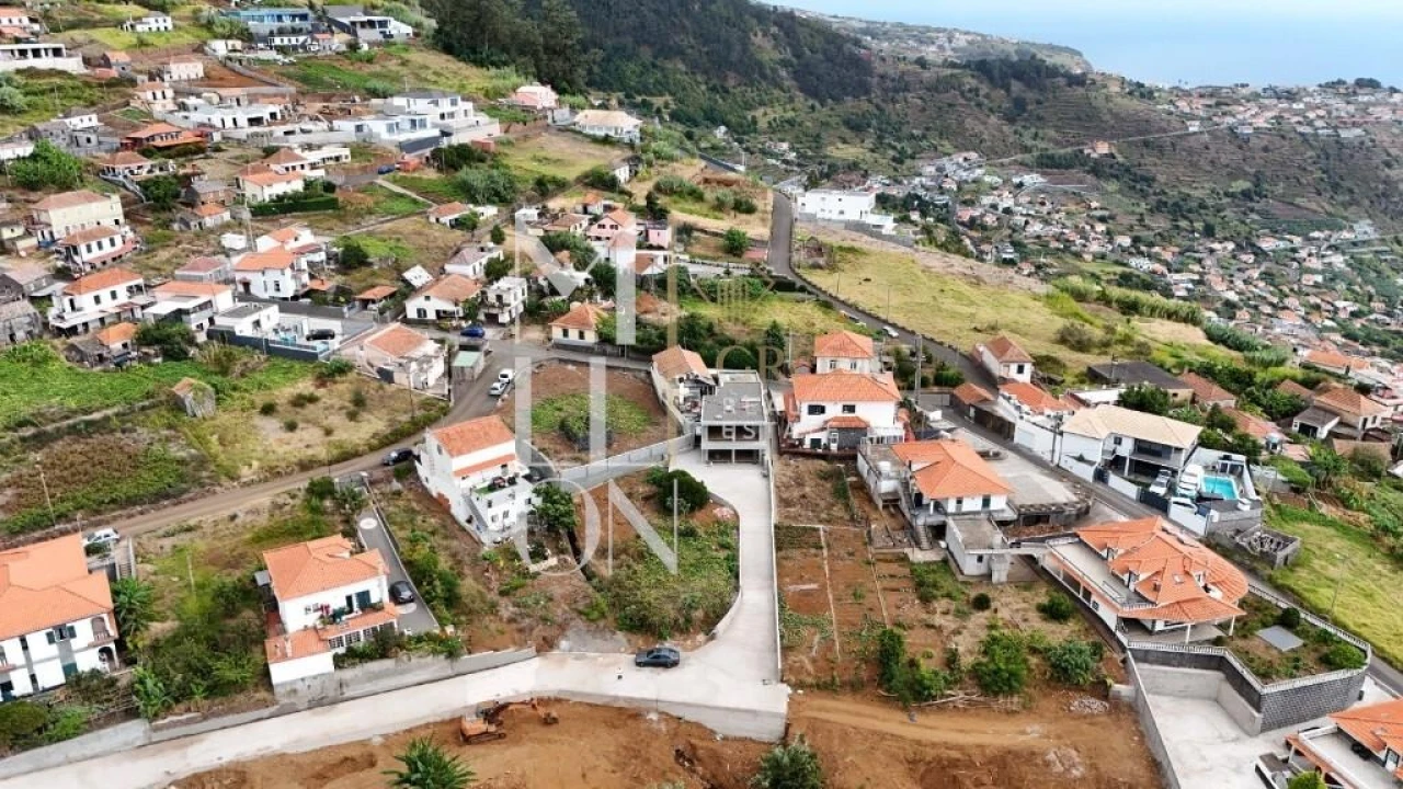 Moradia T3 para Venda em Arco da Calheta Foto 24