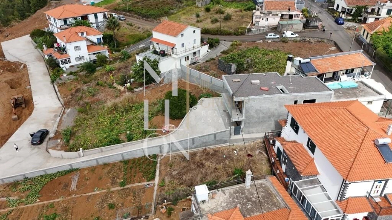 Moradia T3 para Venda em Arco da Calheta Foto 11