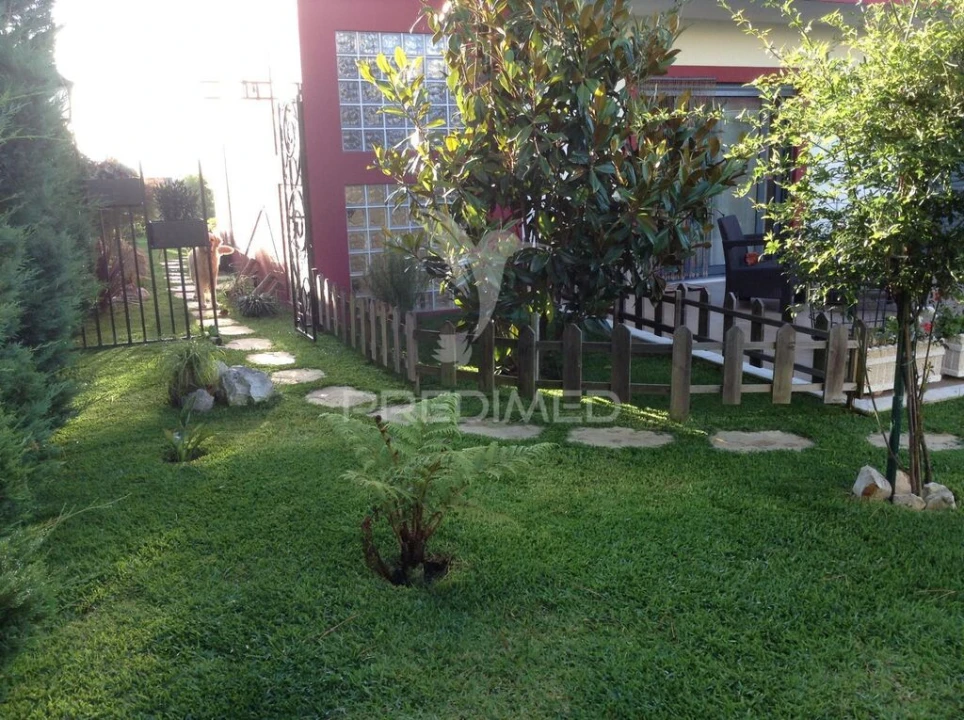 Moradia T3 para Venda em Queluz e Belas Foto 1