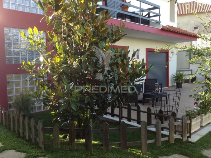 Moradia T3 para Venda em Queluz e Belas Foto 3
