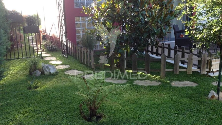 Moradia T3 para Venda em Queluz e Belas