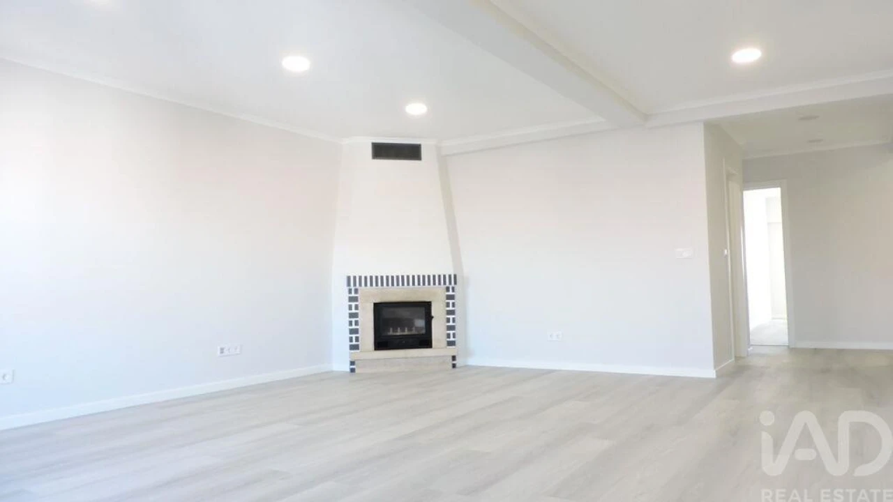 Apartamento T4 para Venda em Amora Foto 2