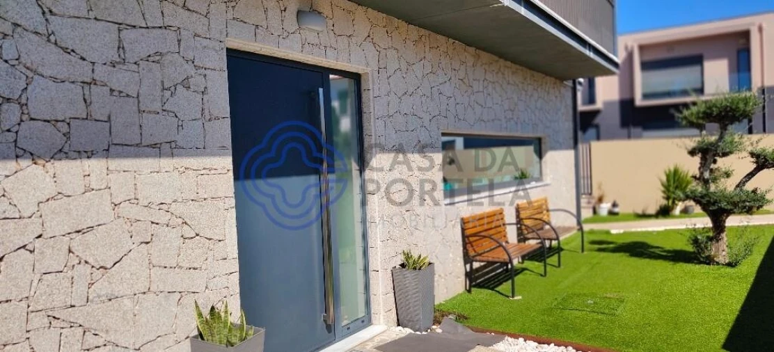 Moradia T4 para Venda em Vilar de Pinheiro Foto 4