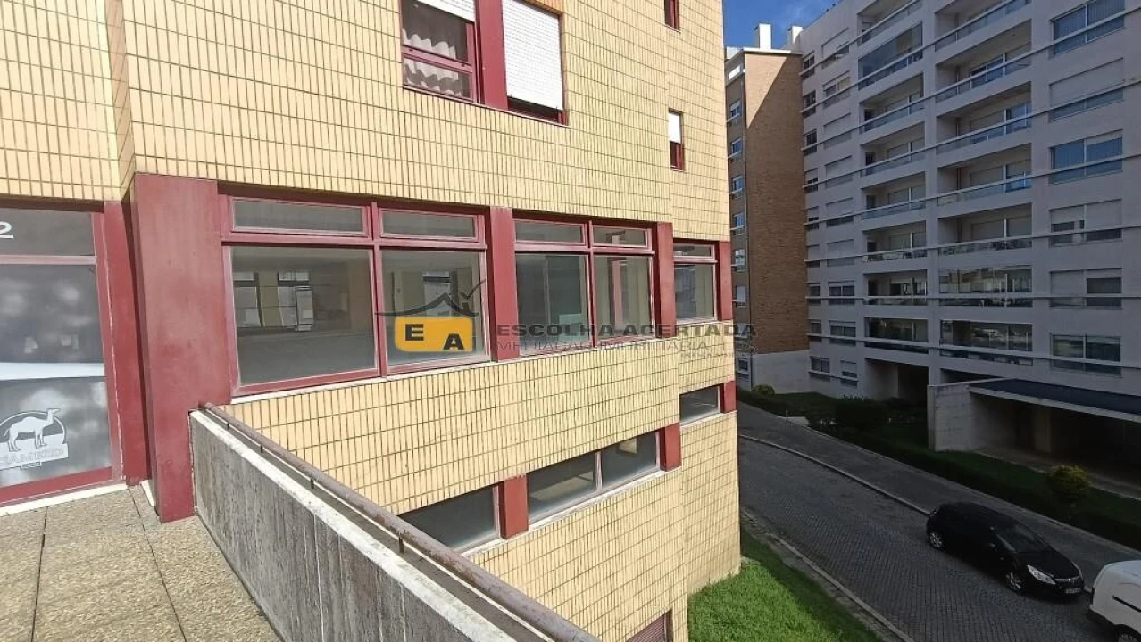 Loja para Venda em Cidade da Maia Foto 3