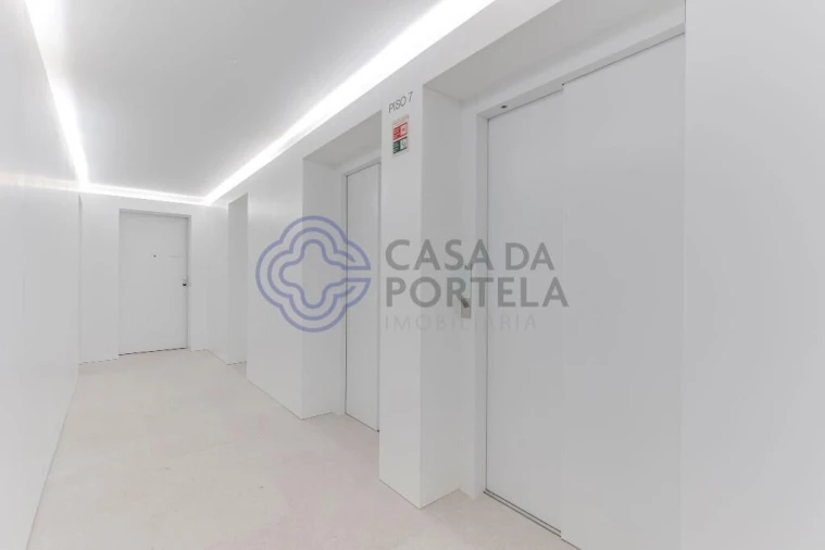 Apartamento T3 para Venda em Mafamude e Vilar do Paraíso Foto 17