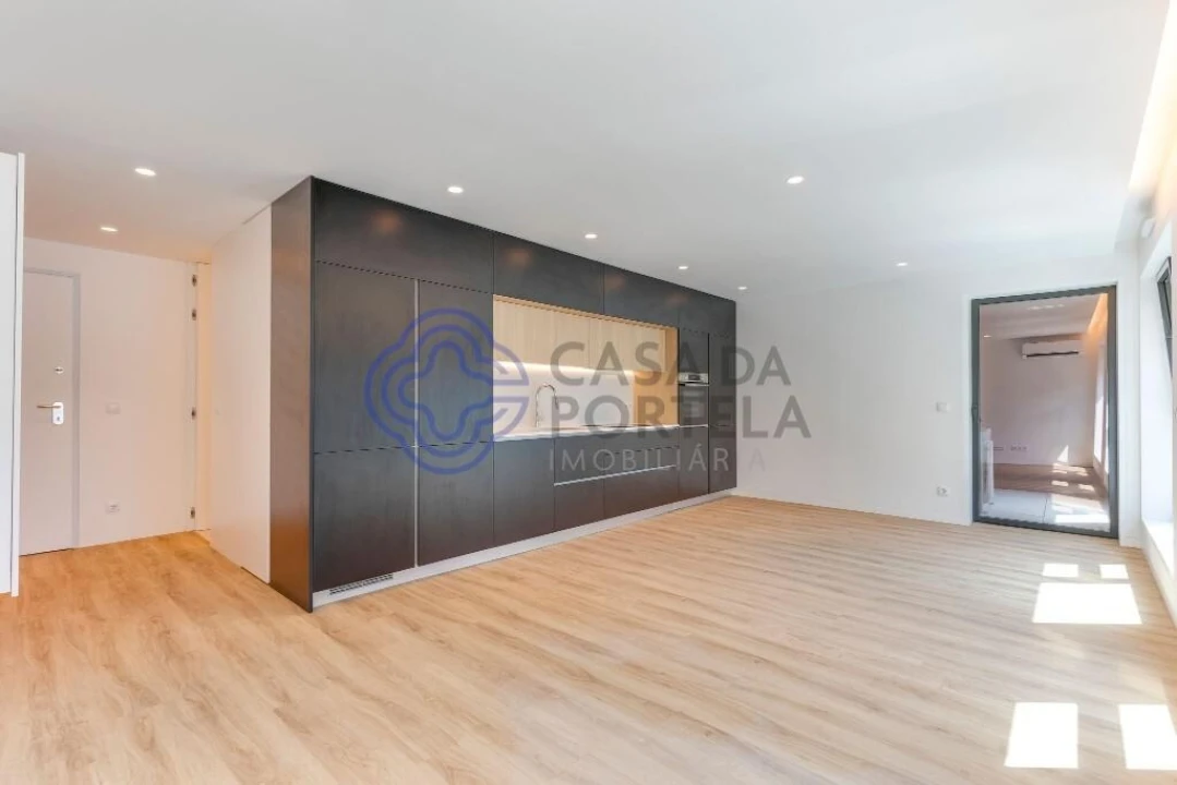 Apartamento T3 para Venda em Mafamude e Vilar do Paraíso Foto 1