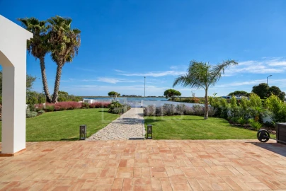 Moradia T5 para Venda em Santa Luzia