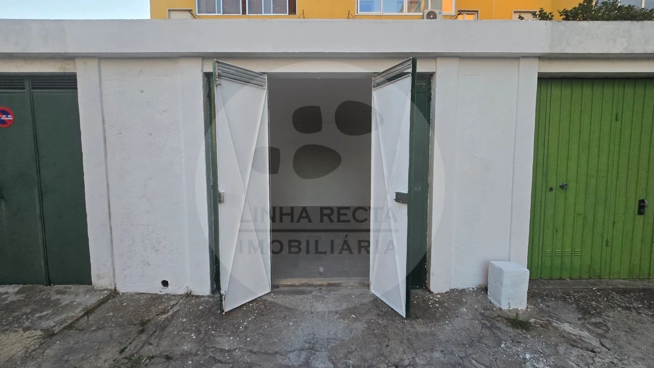 Garagem para Venda em União das Freguesias de Setúbal Foto 2