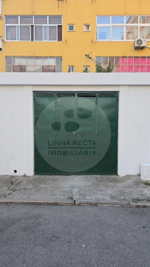 Garagem para Venda em União das Freguesias de Setúbal