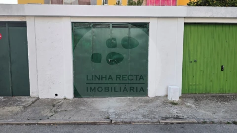 Garagem para Venda em União das Freguesias de Setúbal