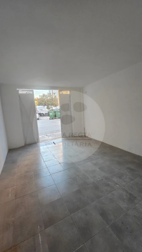 Garagem para Venda em União das Freguesias de Setúbal