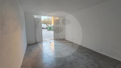 Garagem para Venda em União das Freguesias de Setúbal