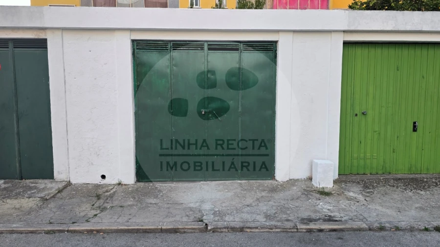 Garagem para Venda em União das Freguesias de Setúbal
