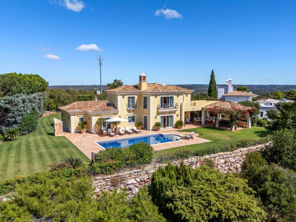 Moradia T4 para Venda em Santa Barbara de Nexe Foto 4