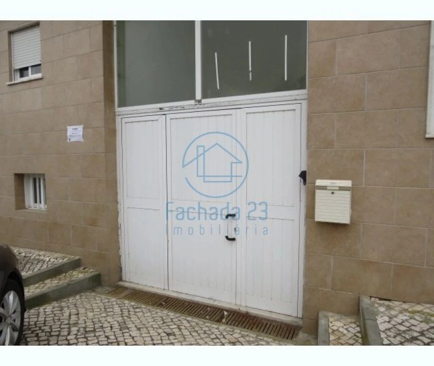 Garagem para Venda em Setubal (São Sebastião) Foto 1