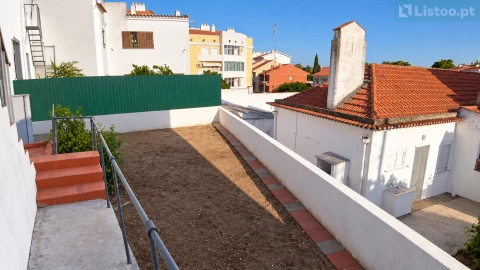 Moradia T3 para Venda em Santa Maria do Castelo e Santiago e Santa Susana
