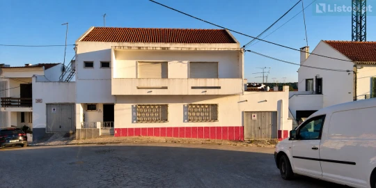 Moradia T3 para Venda em Santa Maria do Castelo e Santiago e Santa Susana