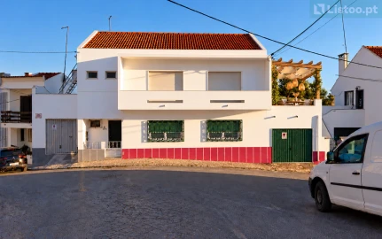 Moradia T3 para Venda em Santa Maria do Castelo e Santiago e Santa Susana