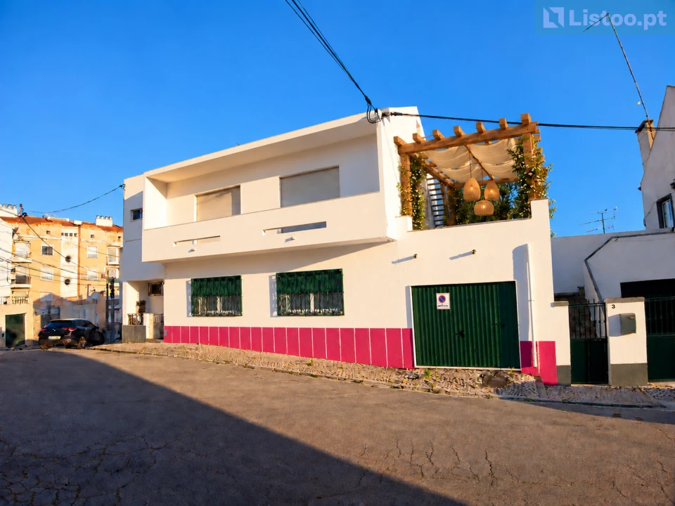 Moradia T3 para Venda em Santa Maria do Castelo e Santiago e Santa Susana Foto 1