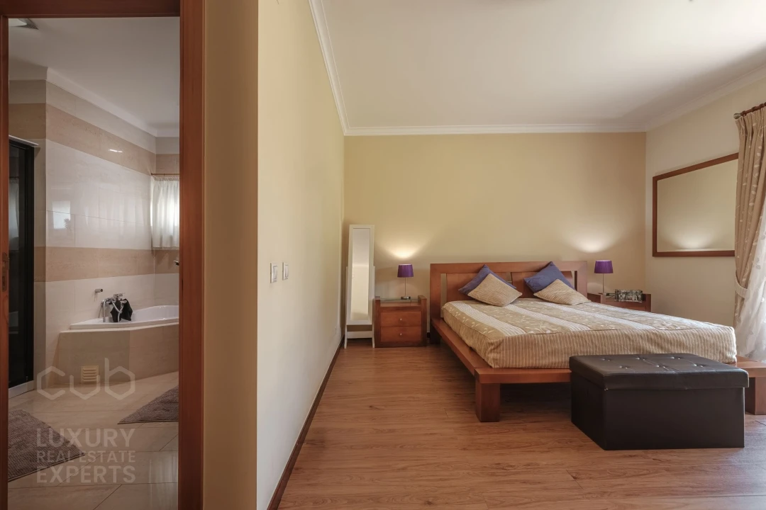 Apartamento T5 para Venda em Corroios Foto 39