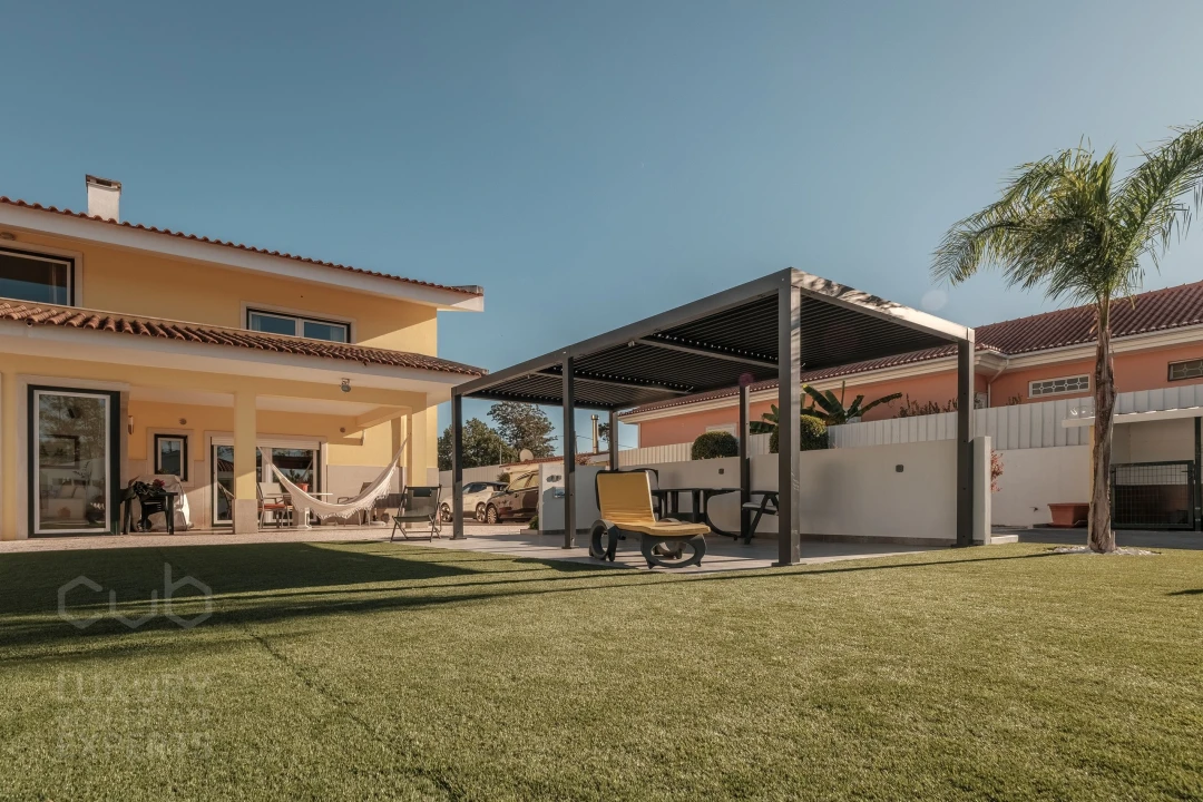 Apartamento T5 para Venda em Corroios Foto 16