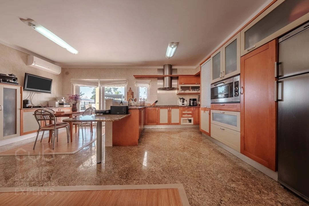 Apartamento T5 para Venda em Corroios Foto 51