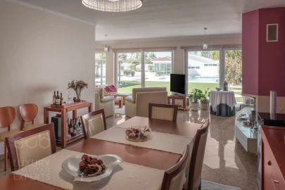 Apartamento T5 para Venda em Corroios