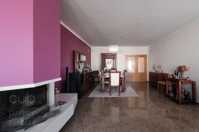 Apartamento T5 para Venda em Corroios