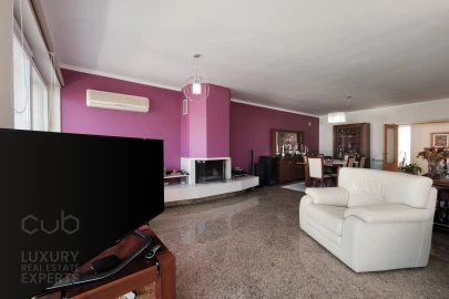 Apartamento T5 para Venda em Corroios