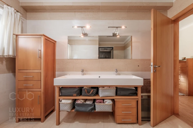 Apartamento T5 para Venda em Corroios Foto 34