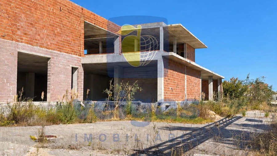 Armazém para Venda em Sacavém e Prior Velho