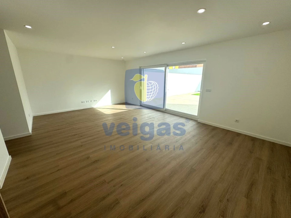 Moradia T4 para Venda em Atouguia da Baleia Foto 13