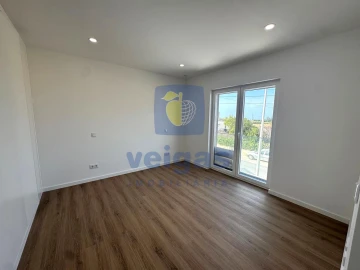 Moradia T4 para Venda em Atouguia da Baleia