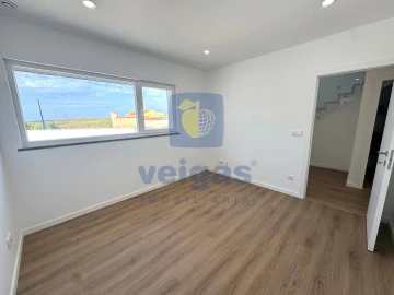 Moradia T4 para Venda em Atouguia da Baleia