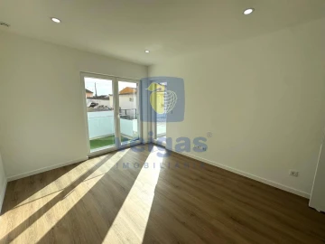 Moradia T4 para Venda em Atouguia da Baleia