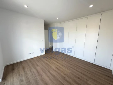 Moradia T4 para Venda em Atouguia da Baleia