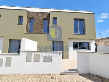 Moradia T4 para Venda em Atouguia da Baleia