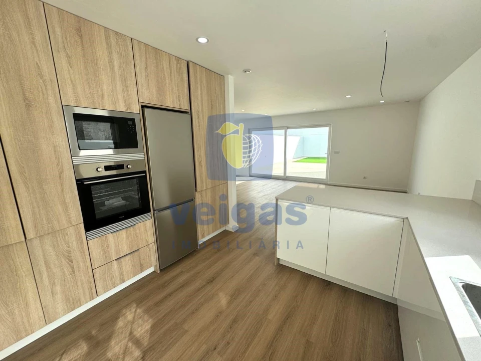 Moradia T4 para Venda em Atouguia da Baleia Foto 12