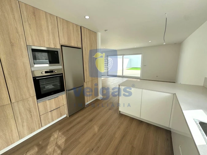 Moradia T4 para Venda em Atouguia da Baleia Foto 12