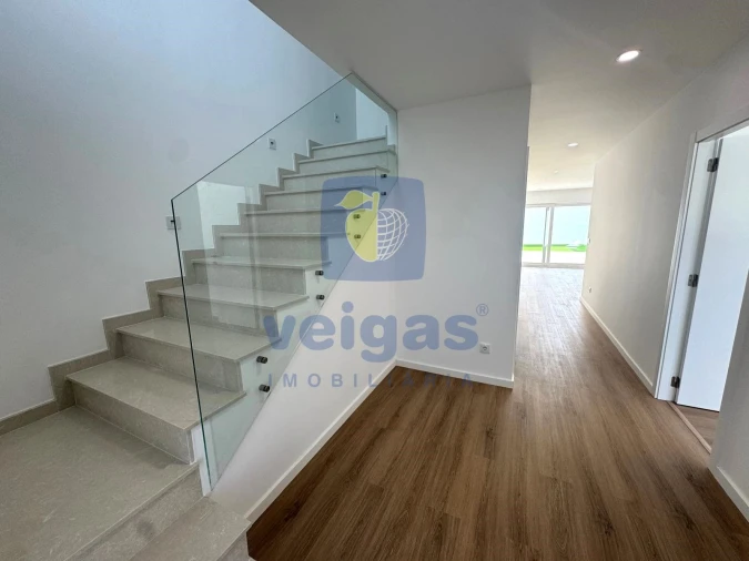 Moradia T4 para Venda em Atouguia da Baleia Foto 3